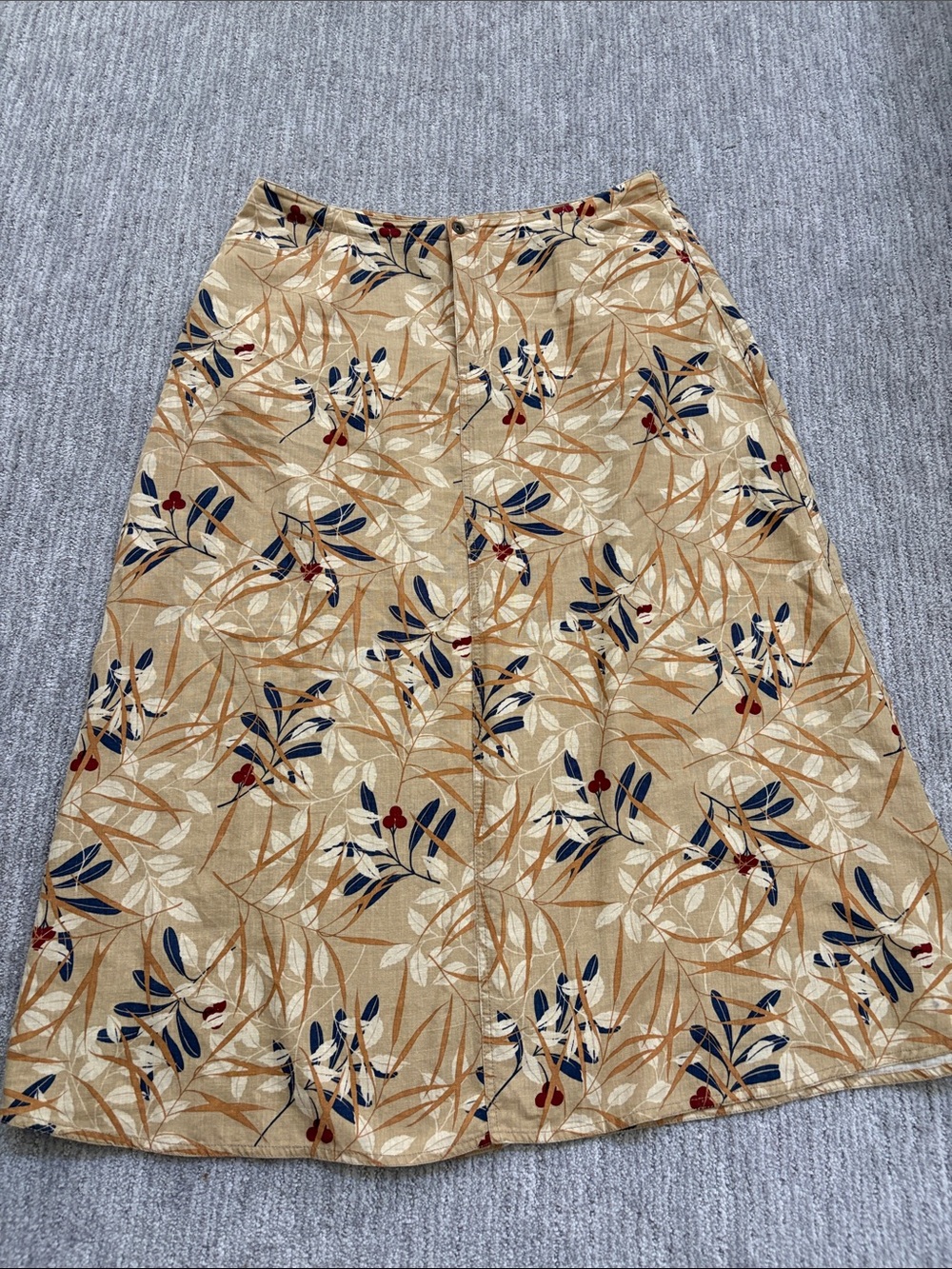 Liz Claiborne Beige Floral A-Line Skirt with Navy and Red Accents